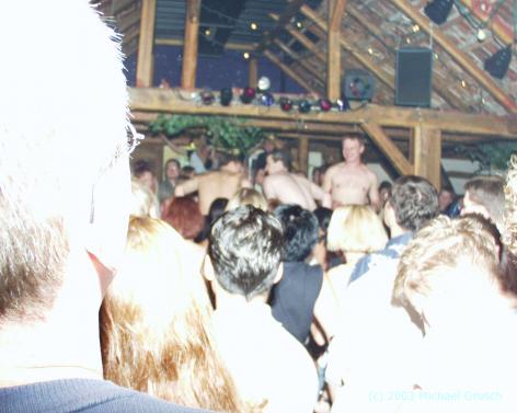 a_20031011_00133.jpg 27.4K