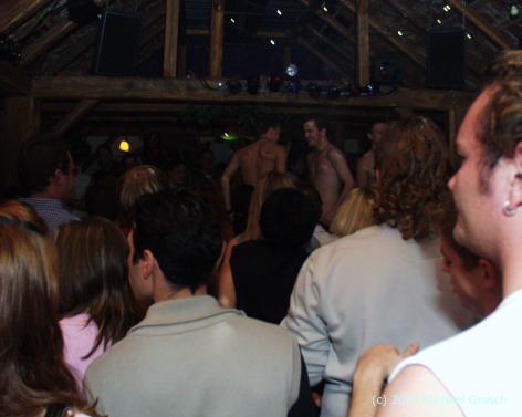a_20031011_00134.jpg 20.8K